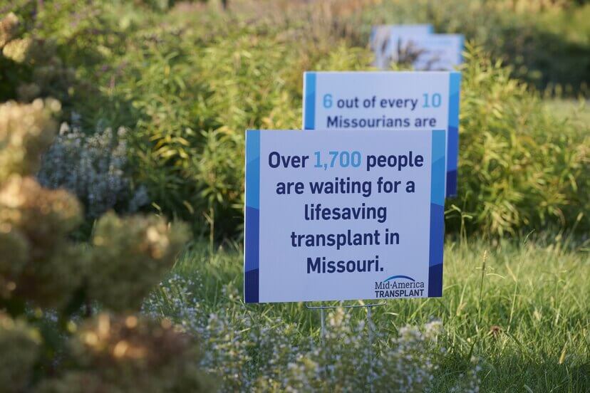 A yard sign reads "Over 1,700 people are waiting for a lifesaving transplant in Missouri."